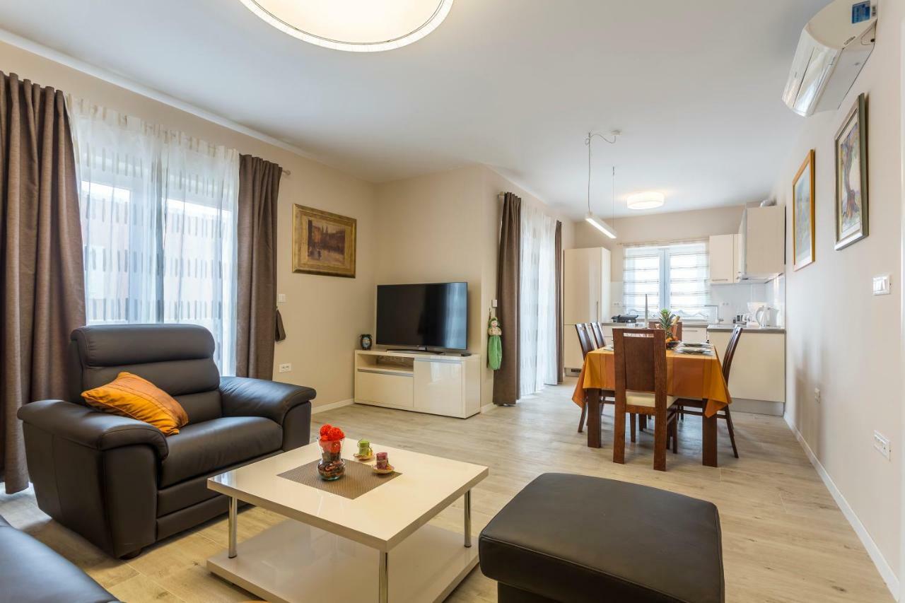 Villa Flores Rogoznica  Extérieur photo