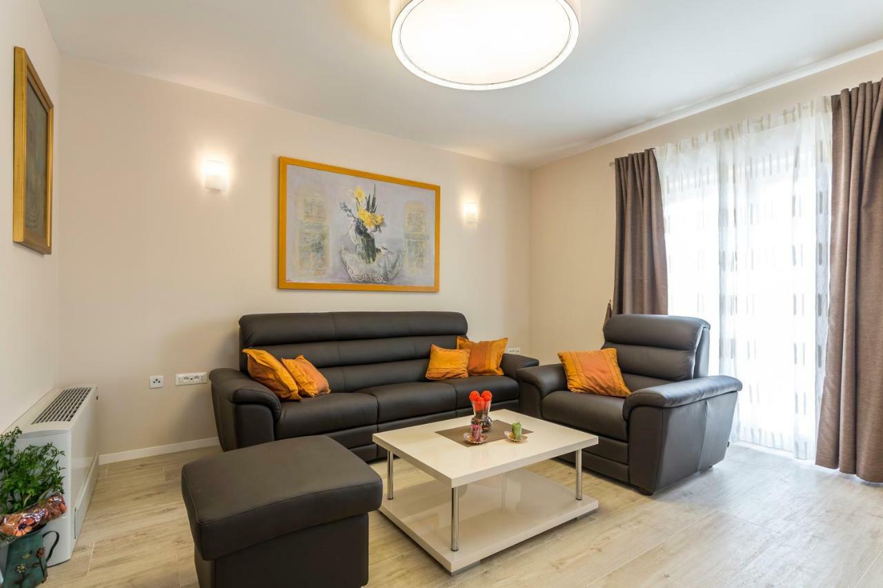 Villa Flores Rogoznica  Extérieur photo