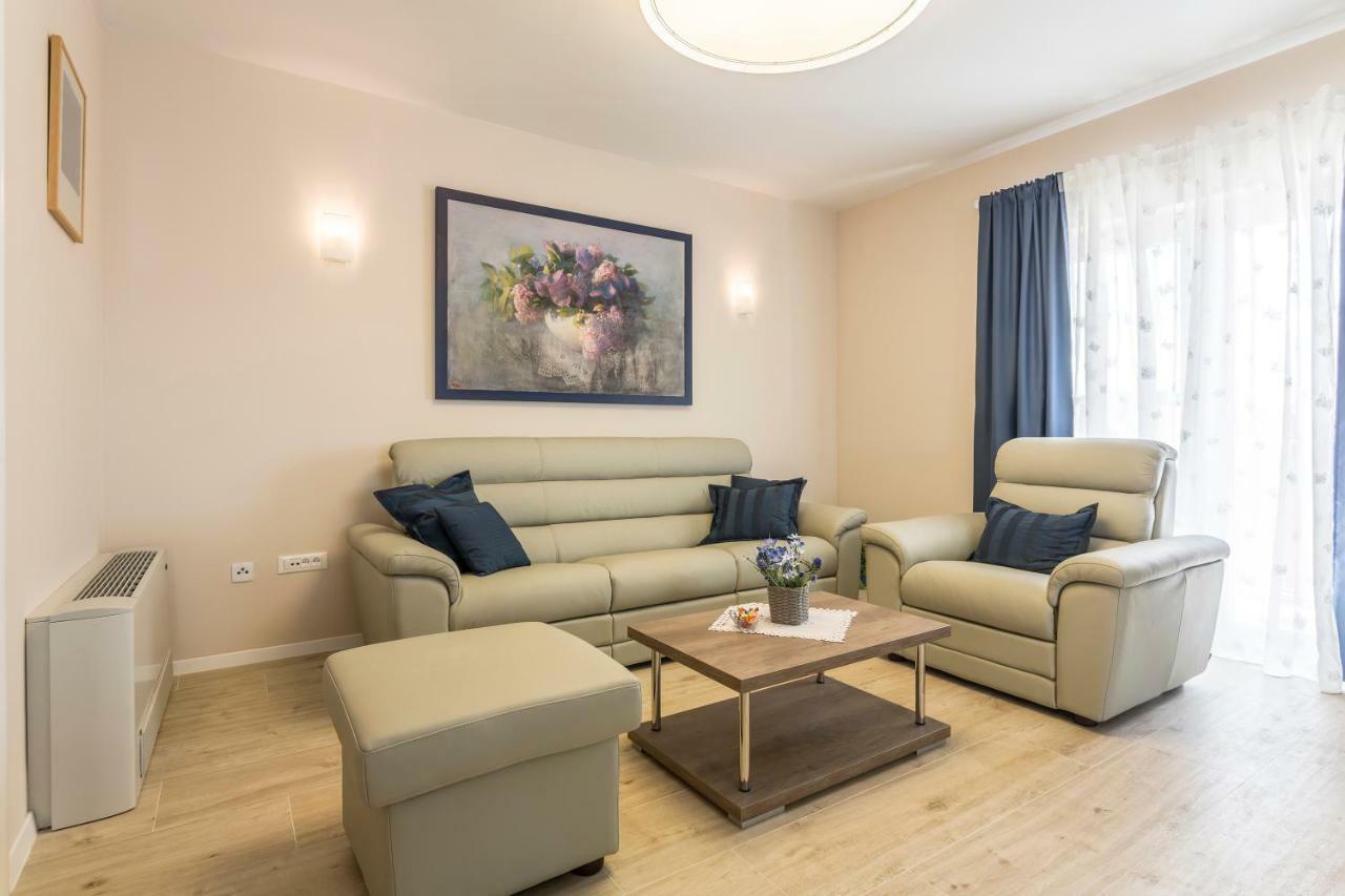 Villa Flores Rogoznica  Extérieur photo